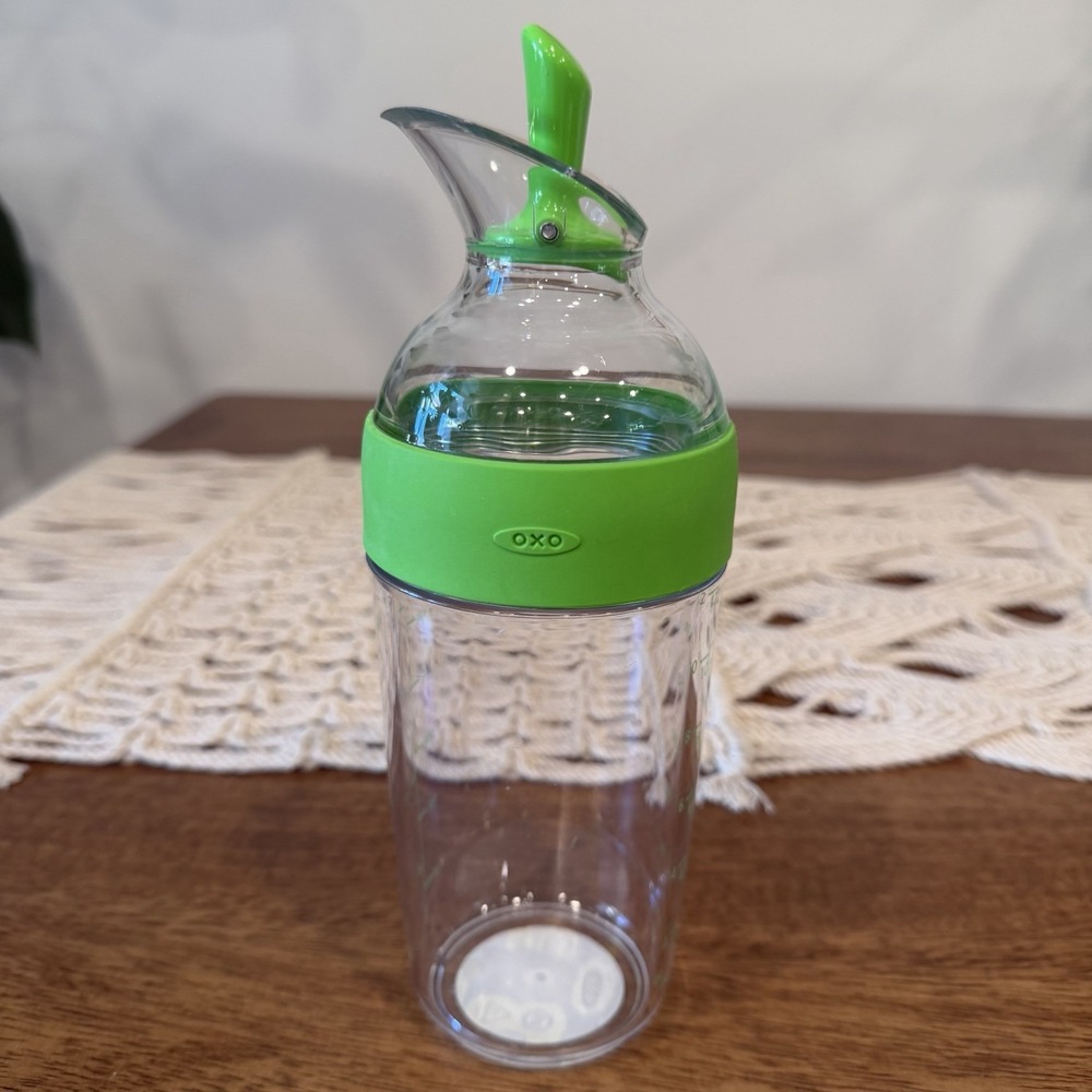 OXO Good Grips Salad Dressing Shaker 1.5 cups / 12 oz Clear with Green Lid